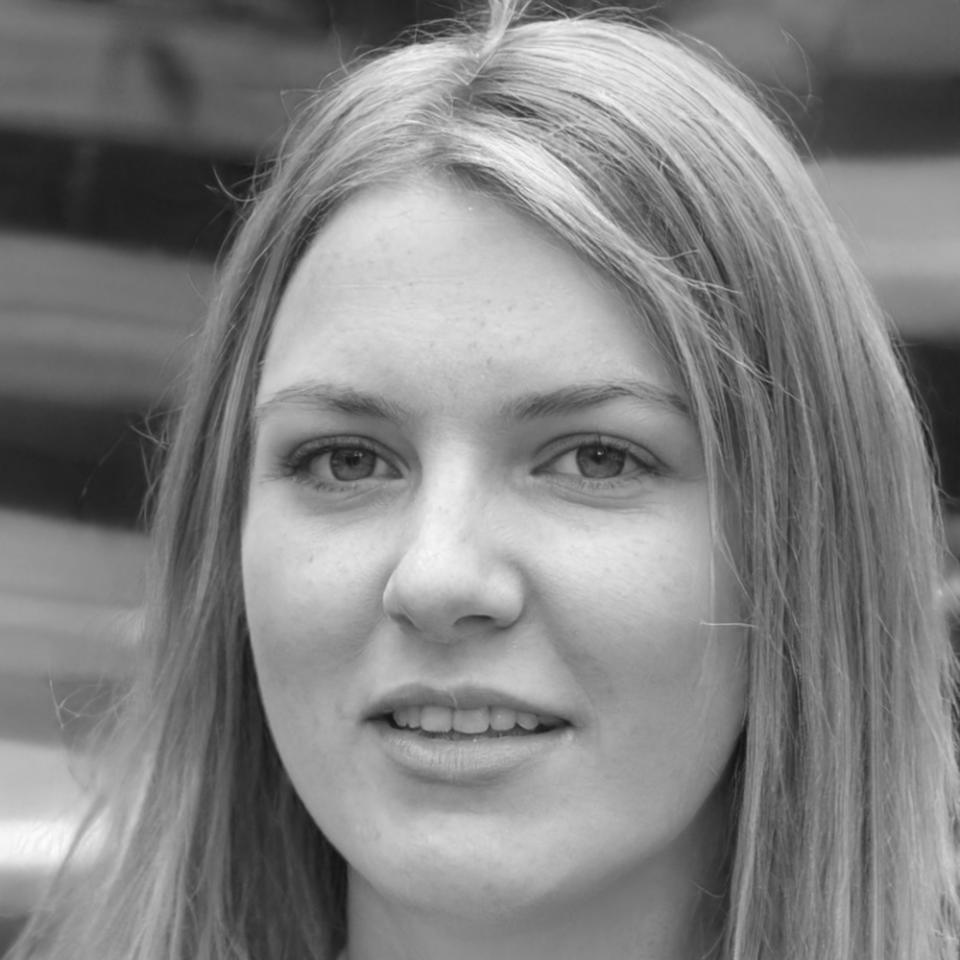 Porträt von Sabine Holtschlag